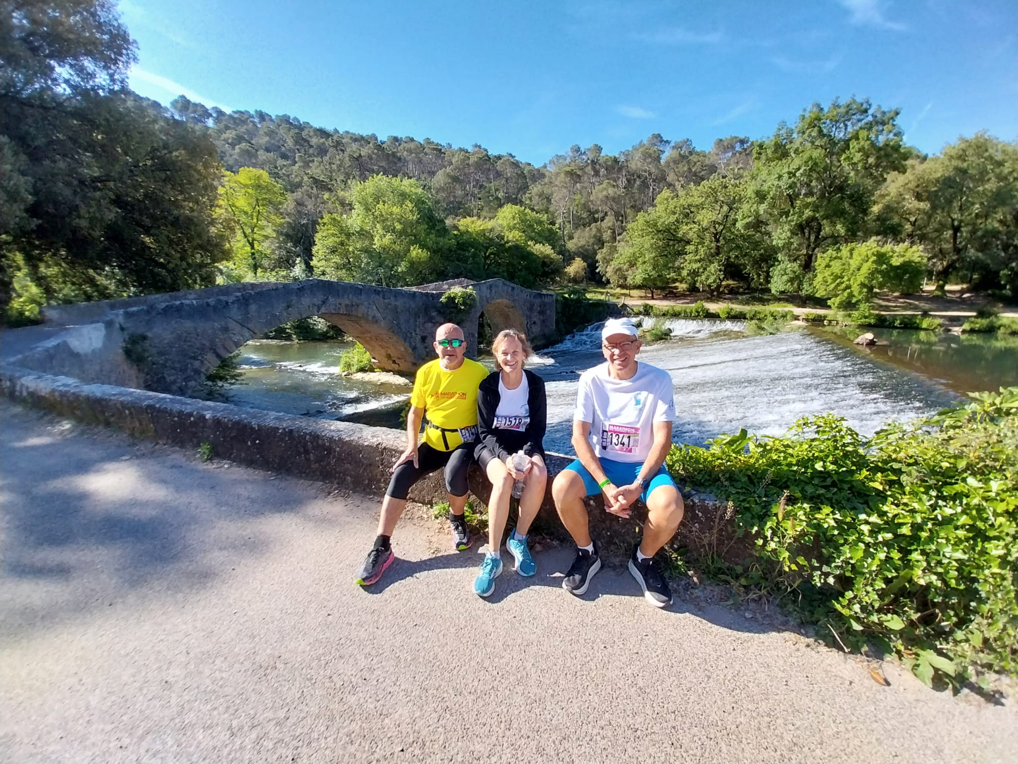 Coureurs ACFA concentrés avant le départ du 10,4 km à Vins-sur-Caramy lors du Marathon Var Provence Verte 2026
