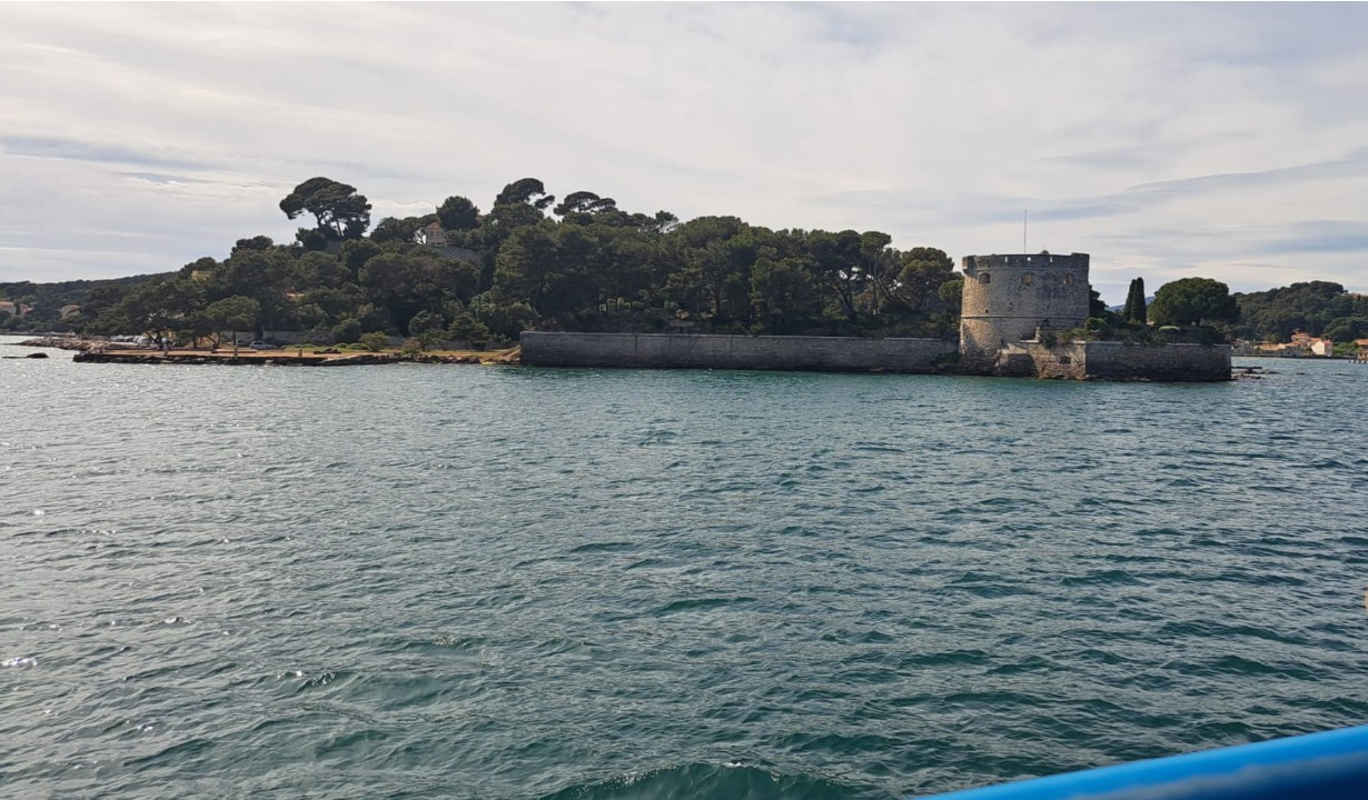 Bâtiments de la Marine nationale dans la rade de Toulon pendant la sortie ACFA à Brignoles 2026
