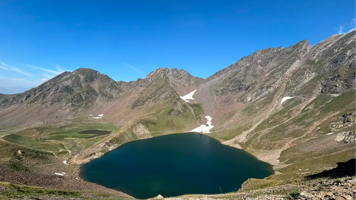 Lac d’Oncet dans les Pyrénées au pied du Pic du Midi