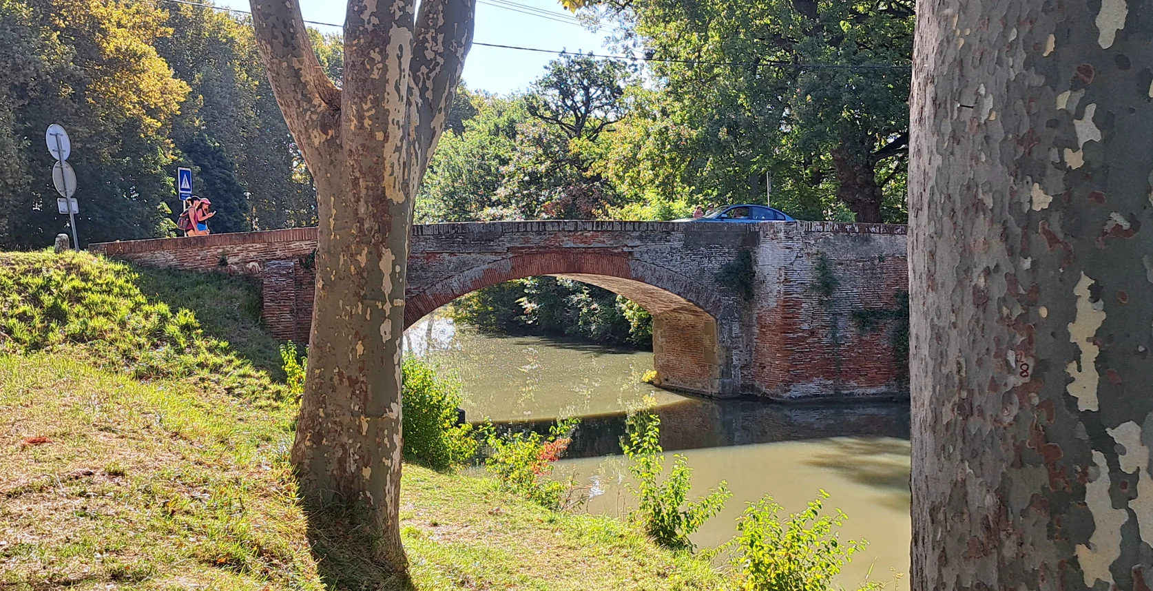 Deuxième pont sur le Canal du Midi pendant la sortie ACFA à Donneville