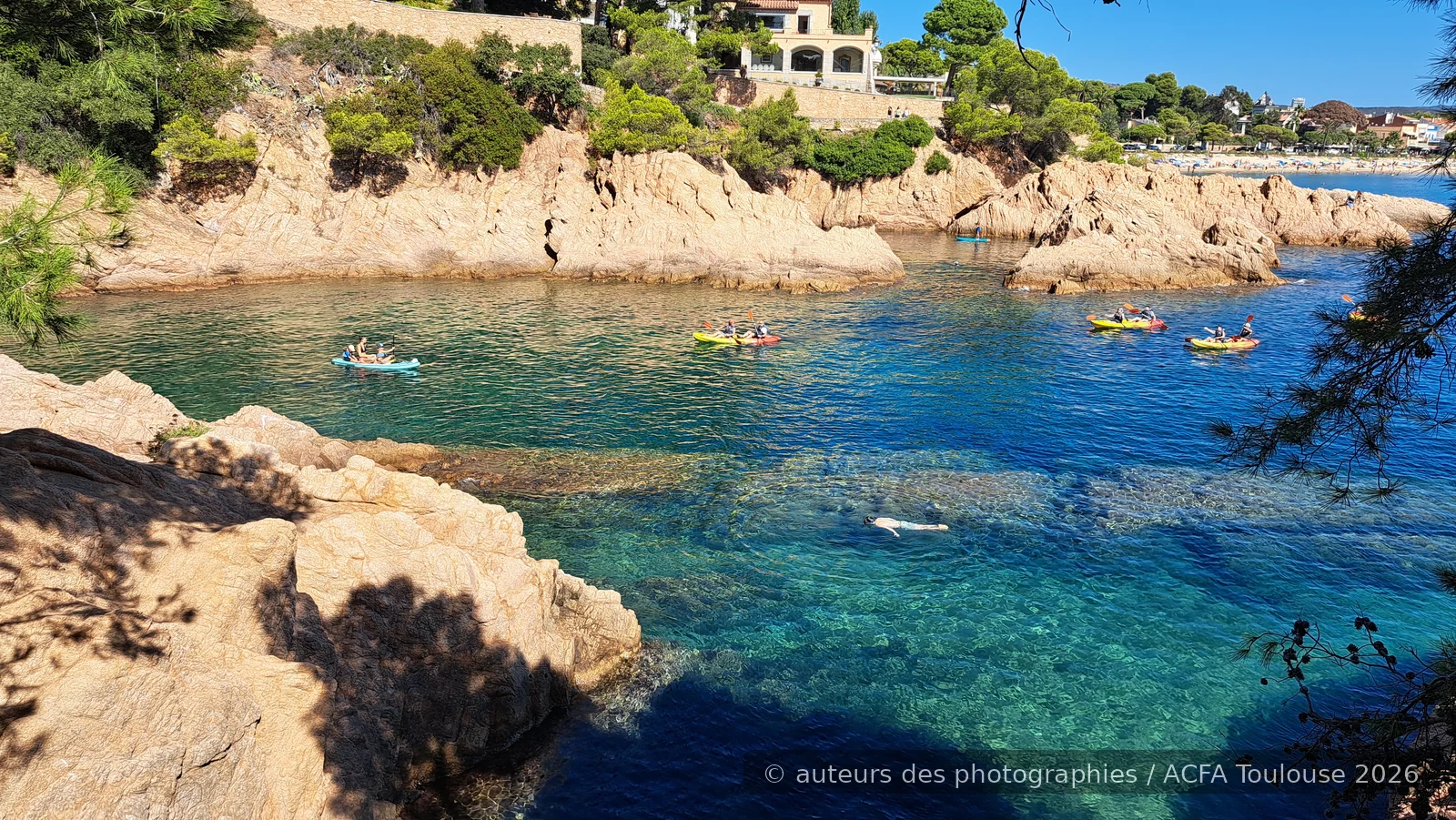 Crique rocheuse et eau turquoise près de Sant Feliu de Guíxols