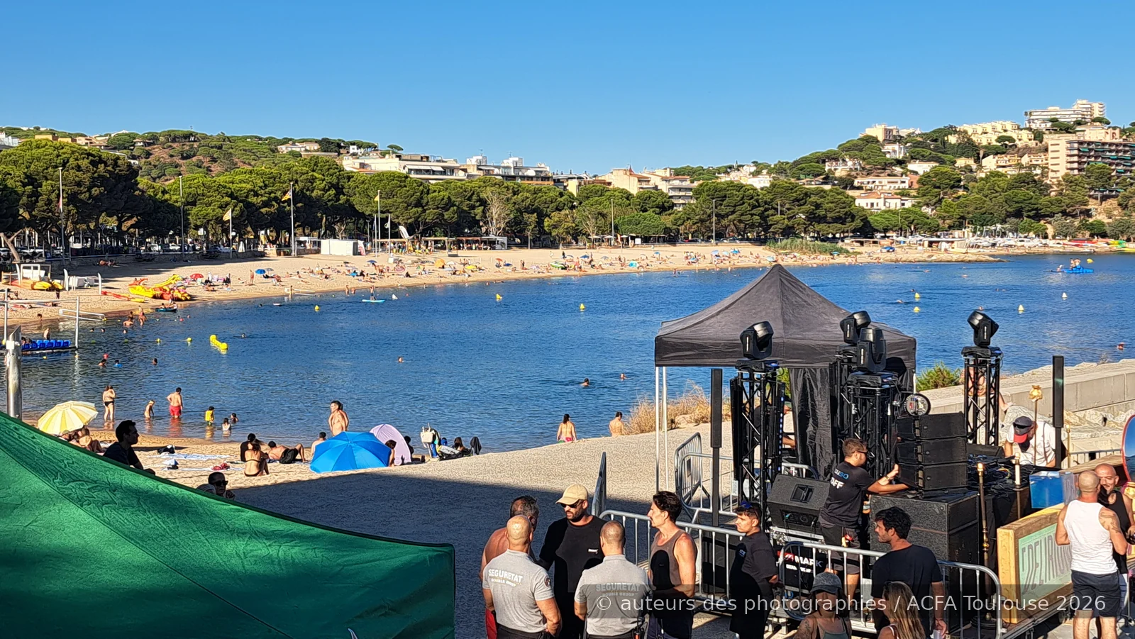 Fête sur la plage de Sant Feliu pendant le séjour ACFA